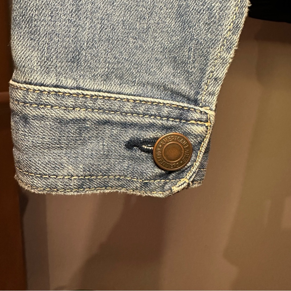 🌹VINTAGE American Eagle Outfitters • Cool Classic Light Blue Jean Jacket - Picture 10 of 14